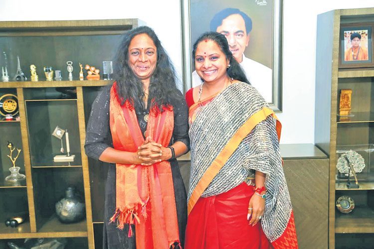 గోలి శ్యామలకు ఎమ్మెల్సీ కవిత అభినందన