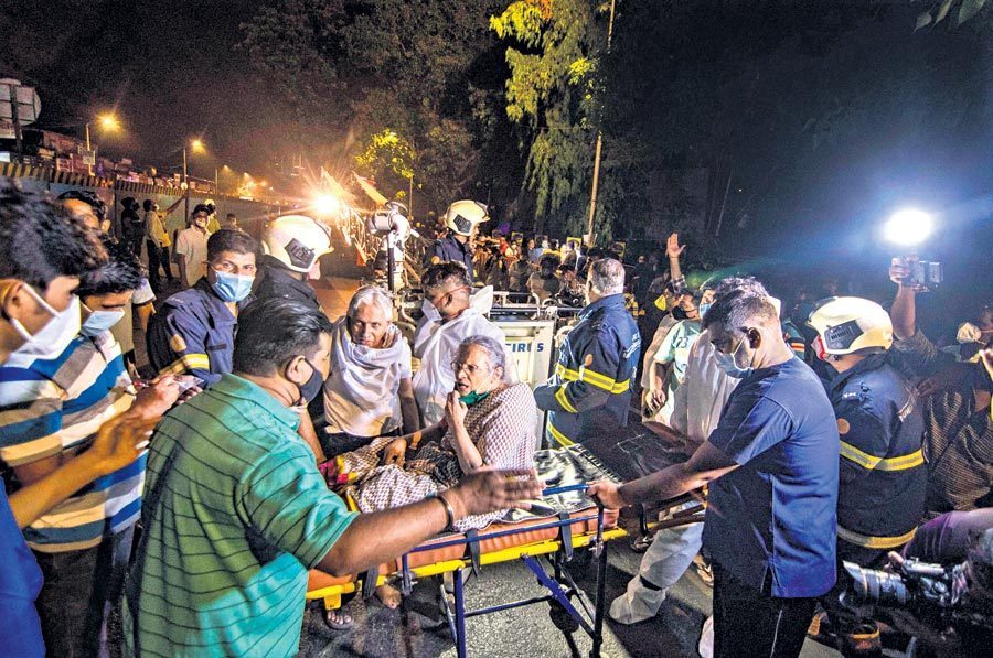 మంటల్లో మాడిపోయారు