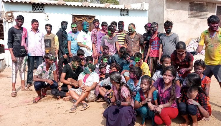 ఉత్సాహంగా హోలీ సంబురం