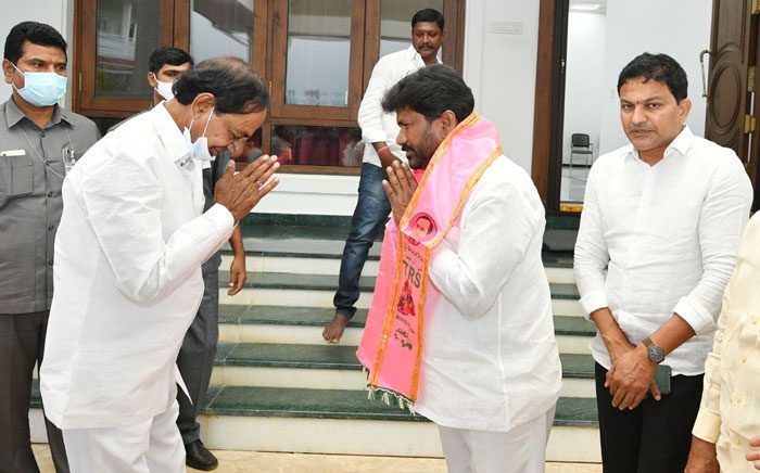 కమలం.. ముసలం