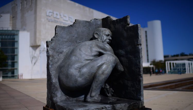 టెల్ అవీవ్‌లో బెంజమిన్ నెతన్యాహు నగ్న విగ్రహం