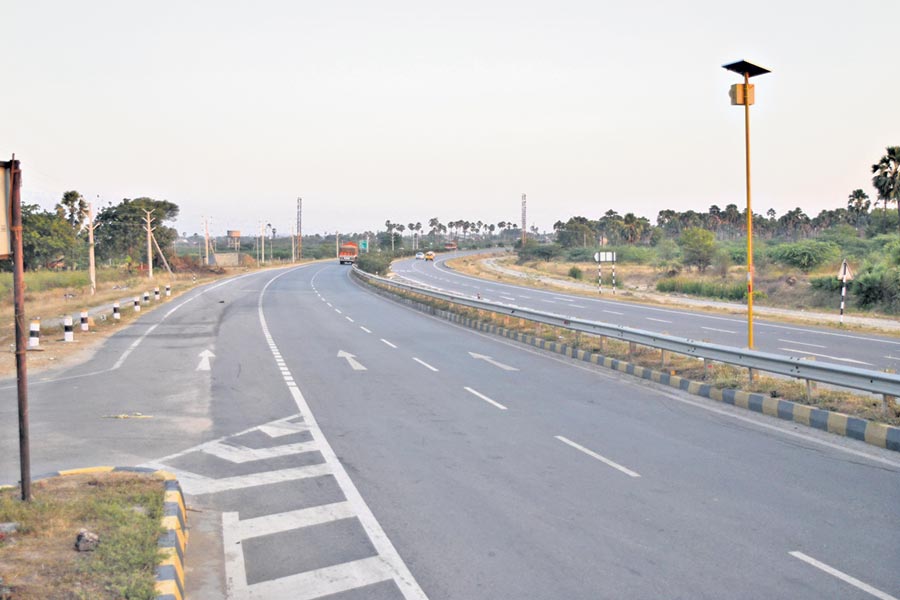 రాష్ట్రంలో అదానీకి రోడ్డు ప్రాజెక్టు