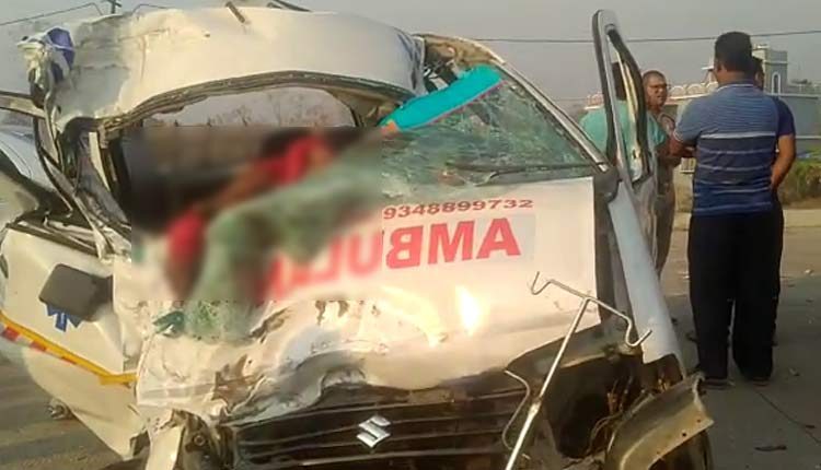 గ్యాస్‌ ట్యాంకర్‌ ‌ – అంబులెన్స్‌ ఢీ.. నలుగురు దుర్మరణం