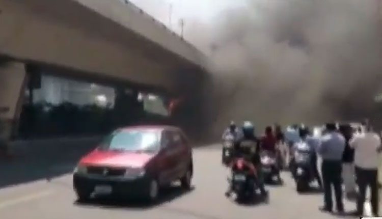 పంజాగుట్ట ఫ్లైఓవర్‌ వద్ద అగ్నిప్రమాదం