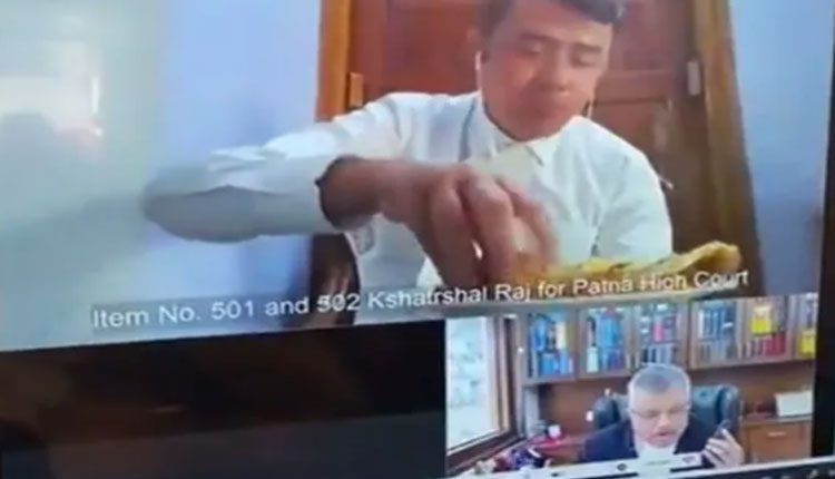 ఆన్‌లైన్‌లో హైకోర్టు సెషన్‌.. లైవ్‌లో న్యాయవాది భోజనం