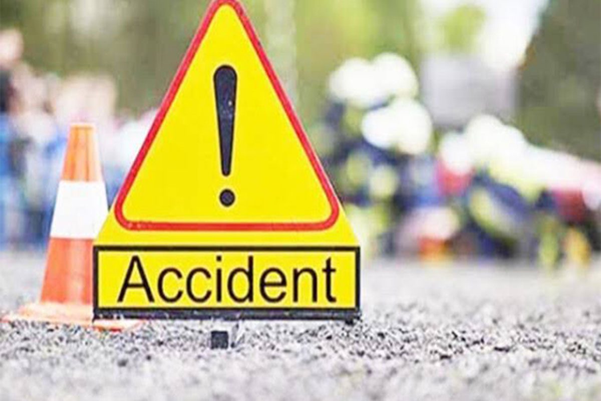 ట్రాక్టర్‌ బోల్తా.. వ్యక్తి దుర్మరణం