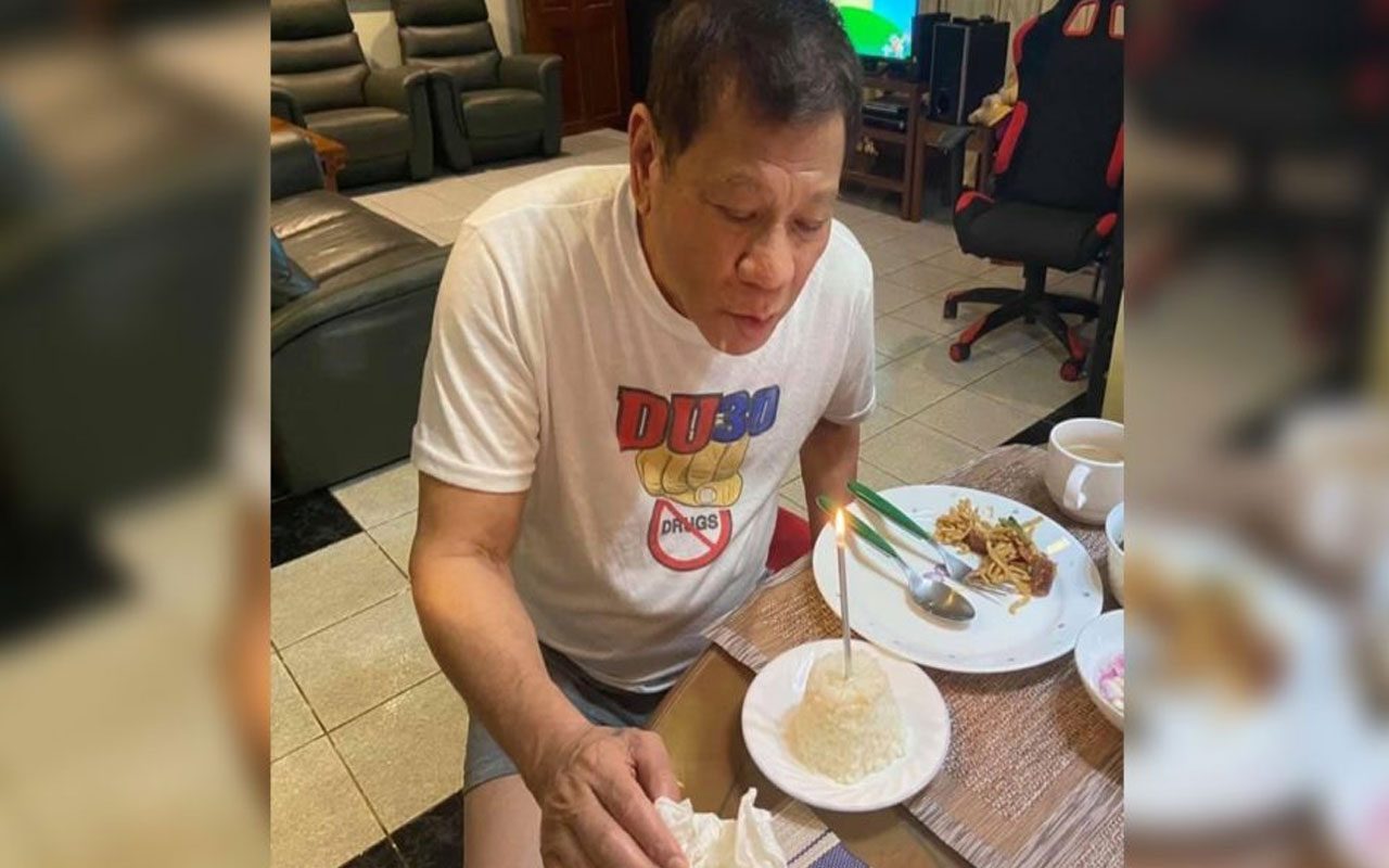 మహిళా సహాయకురాలితో ఫిలిప్పీన్స్‌ అధ్యక్షుడి అసభ్య ప్రవర్తన