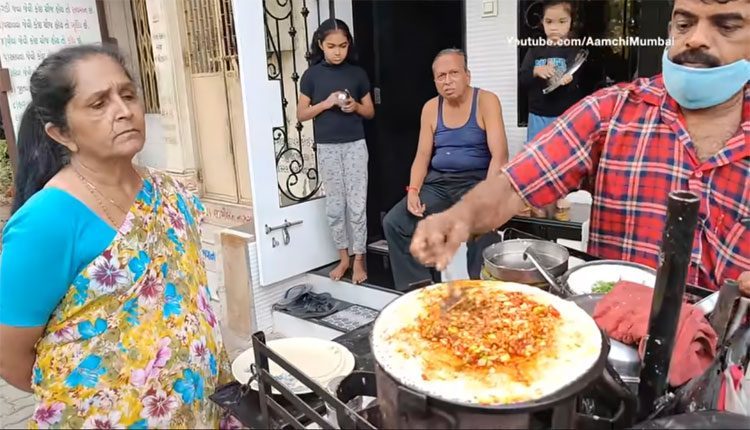 సైకిల్‌పై.. వేడివేడిగా పిజ్జా దోశ