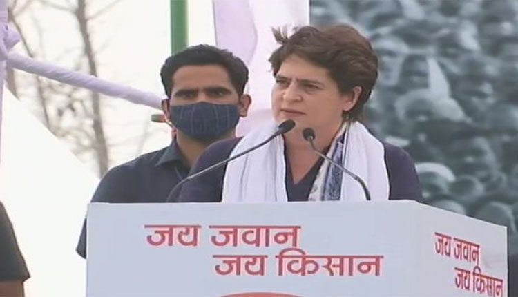 రైతులరా ఆశ కోల్పోవద్దు.. వంద నెలలైనా మీతో ఉంటాం: ప్రియాంక గాంధీ