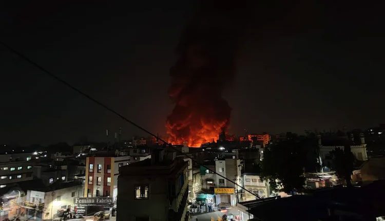 పుణెలో భారీ అగ్నిప్రమాదం.. 448 షాపులు బుగ్గిపాలు