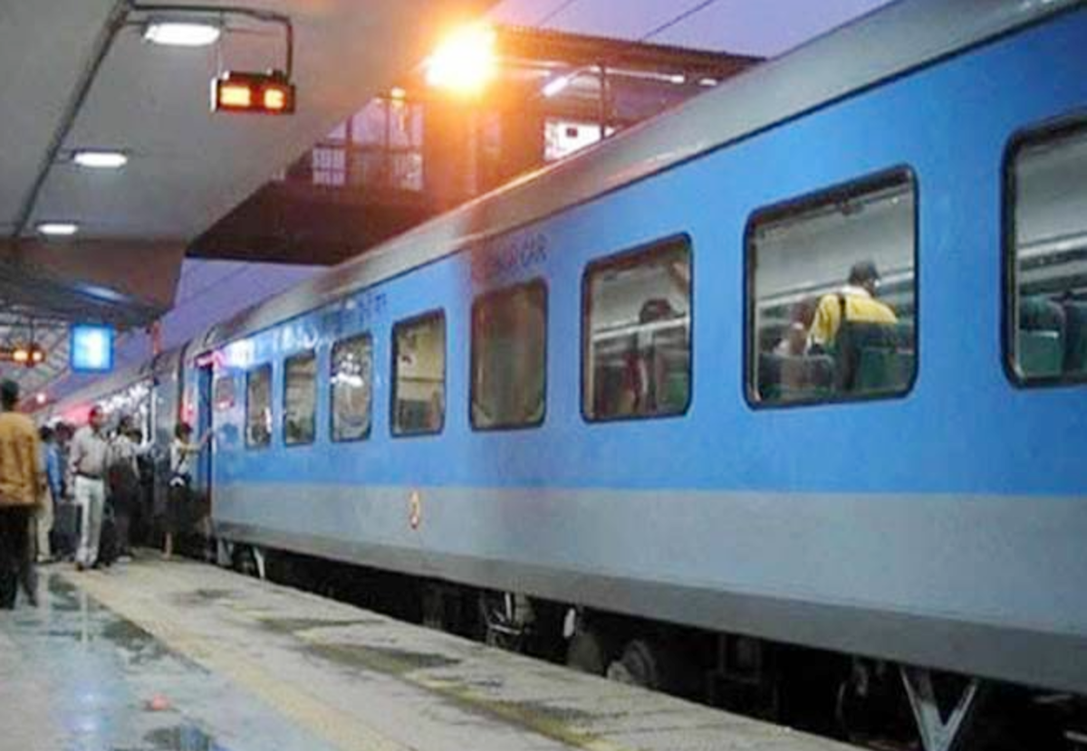 స్మోక‌ర్ల‌కు వార్నింగ్‌: ‌రైల్లో పొగ‌బెట్టారో త‌డిసిపోద్ది‌!