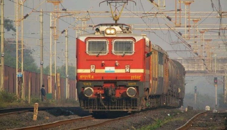 పది అర్హతతో భారతీయ రైల్వేలో 716 అప్రెంటిస్లు