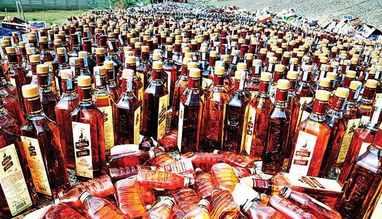 అక్రమంగా తరలిస్తున్న రూ.6 లక్షల విలువైన మద్యం పట్టివేత