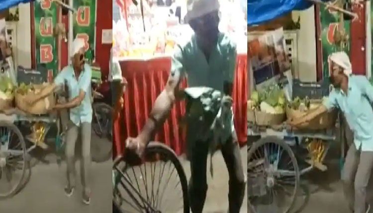 ఈయన కూరగాయలు అమ్మే తీరే వేరయా?! వీడియో వైరల్‌