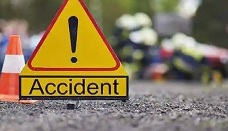 కల్వర్టును ఢీకొట్టిన కారు.. నలుగురు దుర్మరణం