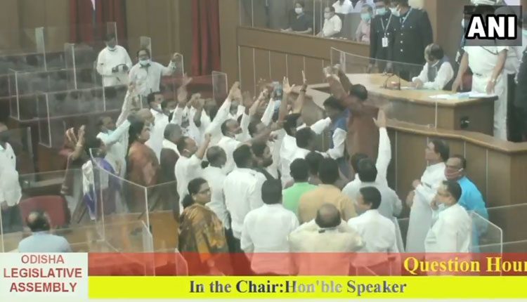 ఒడిశా అసెంబ్లీలో బీజేపీ, కాంగ్రెస్ స‌భ్యుల ర‌భ‌స