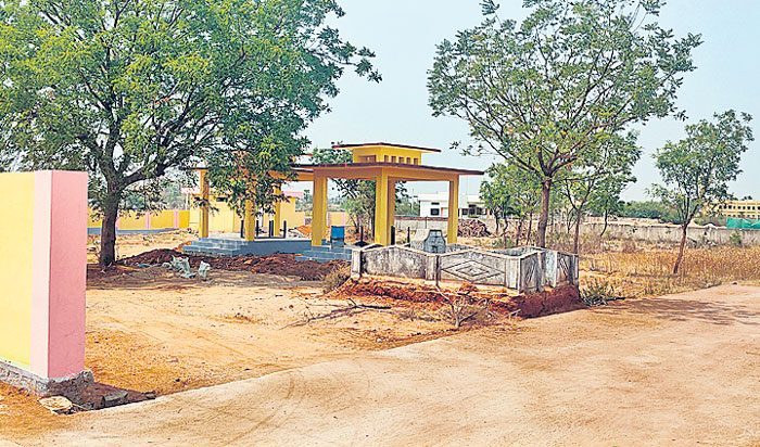 తీరిన అంతిమ సంస్కారాల కష్టాలు