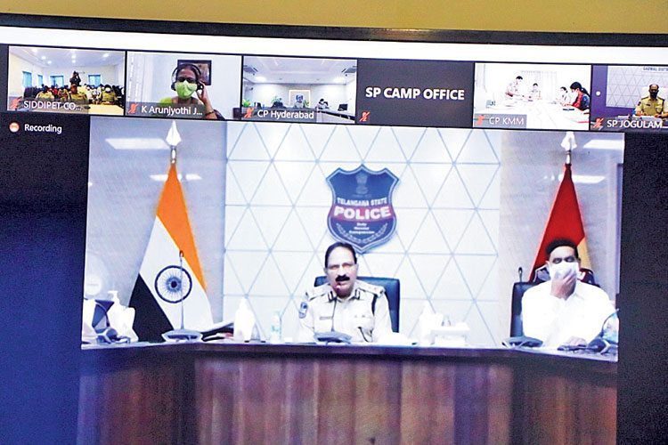 పెండింగ్‌ కేసులు త్వరితగతిన ఛేదించాలి