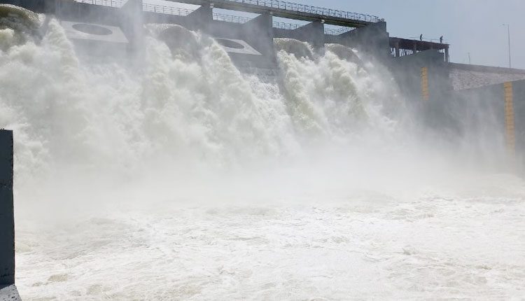 నీటిపారుదలకు నిధుల వరద