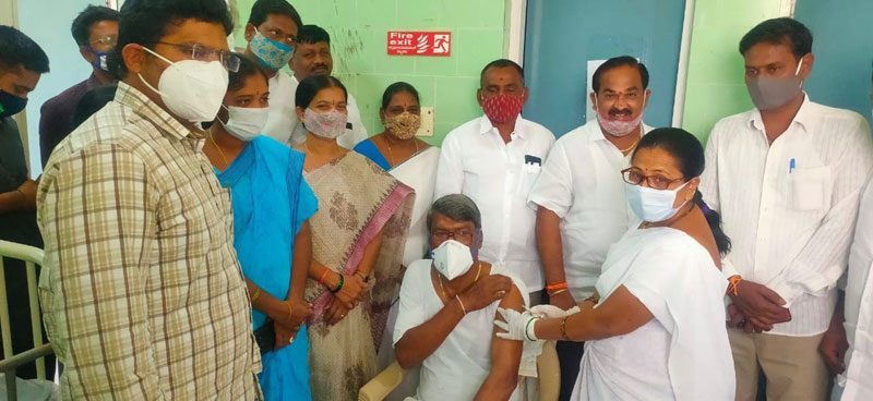 వ్యాక్సిన్‌ తీసుకోవాలి