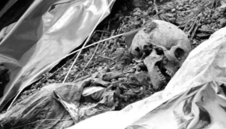 ఇంట్లో బయటపడ్డ మానవ అస్థిపంజరాలు..