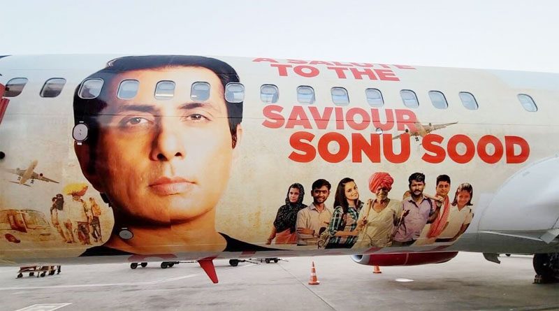 ఫ్లైట్‌పై సోనూసూద్ ఫొటోలు.. సంతోషం వ్య‌క్తం చేసిన ఆప‌ద్భాంద‌వుడు