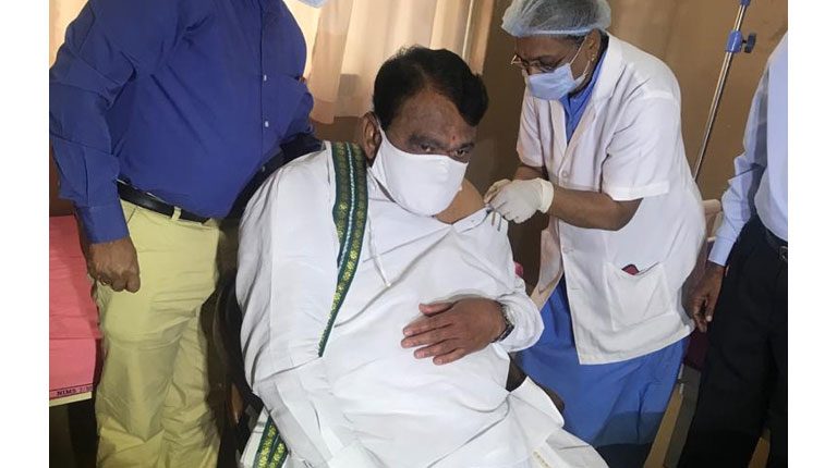 కొవిడ్ టీకా రెండో డోసు తీసుకున్న స్పీక‌ర్ పోచారం