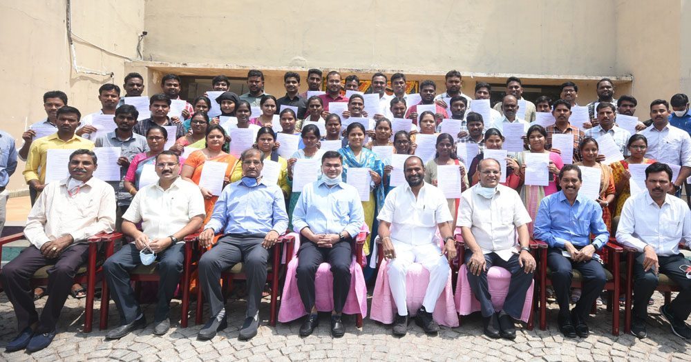 అంకితభావంతో పనిచేయాలి