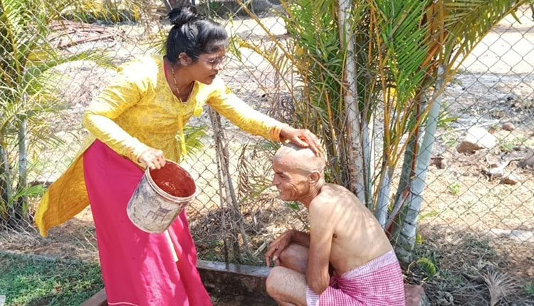 అమ్మలా అవతారమెత్తి..