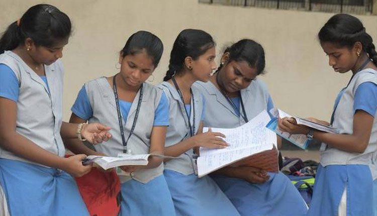 పరీక్ష రాయకుండానే అక్కడ 10, 11 విద్యార్థులు పాస్