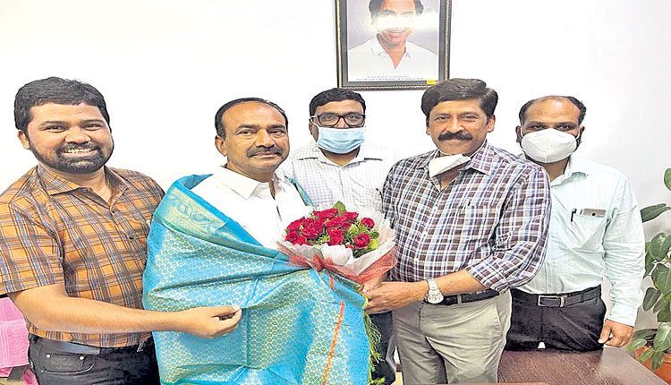 మాట తప్పని,మడమ తిప్పని నేత సీఎం కేసీఆర్‌