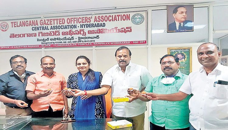 సురభివాణీదేవి గెలుపుపై ఉద్యోగ సంఘాల హర్షం