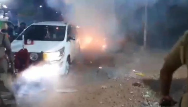 మంత్రి కారు వద్ద పటాకుల కాల్పులు.. హత్యాయత్నం ఫిర్యాదు