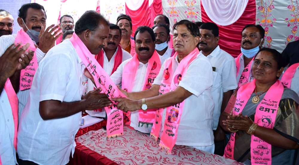 టీఆర్‌ఎస్‌లో చేరికల వెల్లువ