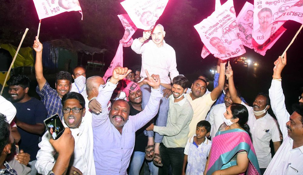 హోరెత్తిన సంబురాలు