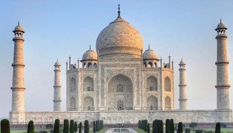 వ‌న్నె త‌గ్గ‌ని తాజ్ ఆదాయం