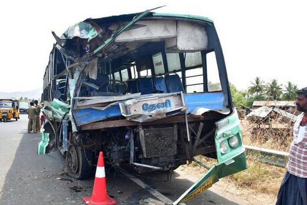 ఆర్టీసీ బస్సు- వ్యాన్‌ ఢీకొని నలుగురు మృతి.. 60 మంది గాయాలు
