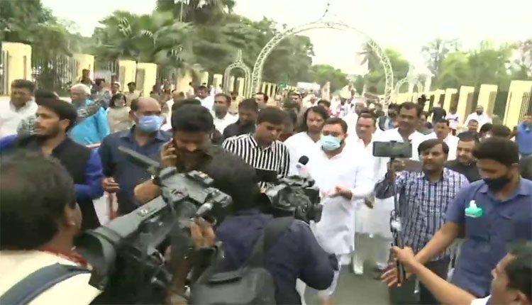 బీహార్‌ అసెంబ్లీ.. జేడీయూ, బీజేపీ కార్యాలయంగా మారింది: తేజశ్వి