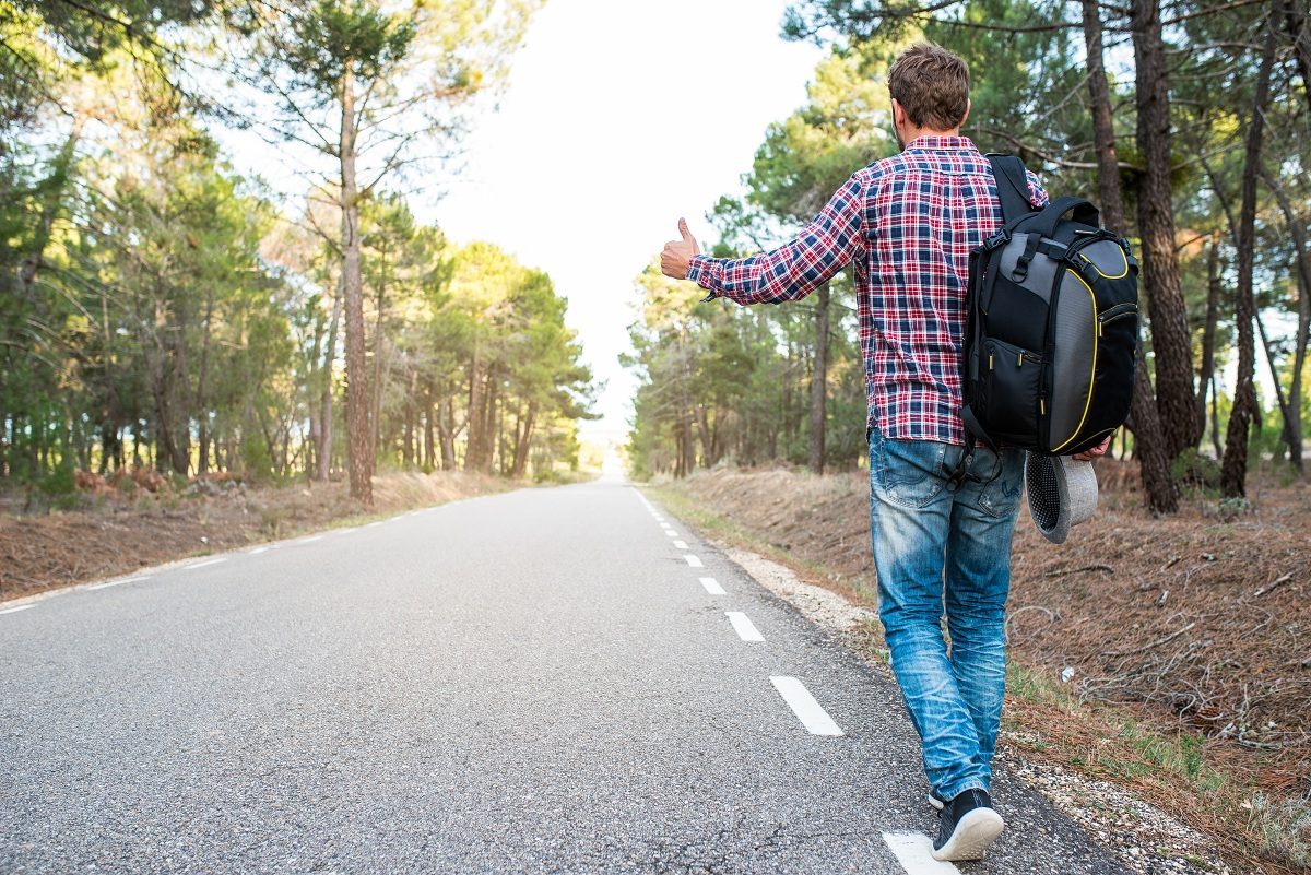 ఒంటరిగా ప్రయాణిస్తున్నారా.. ఈ జాగ్రత్తలు తప్పనిసరి!