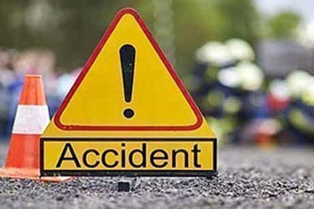 బోలెరో బోల్తా.. 9 మందికి గాయాలు