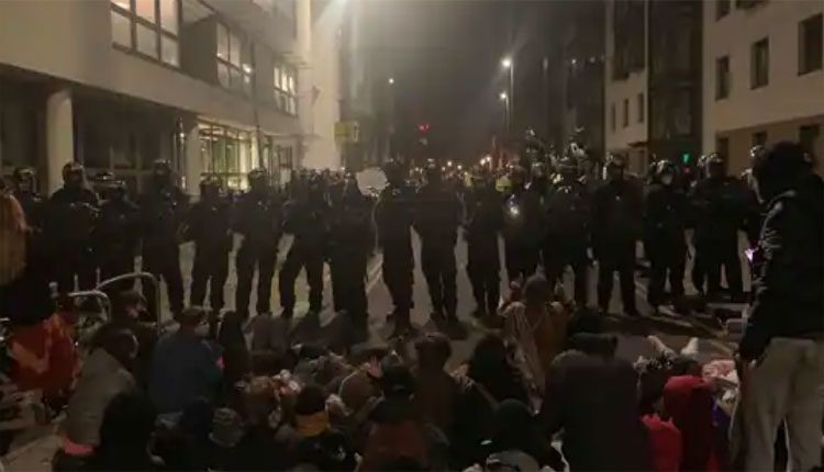 బ్రిటన్‌లో లాక్‌డౌన్‌కు వ్యతిరేకంగా నిరసనలు.. పలువురు అరెస్ట్‌