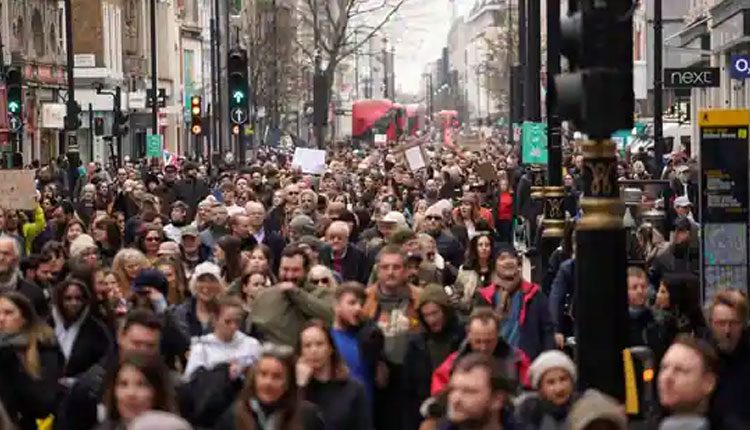బ్రిటన్‌లో జనాభా గణన.. పాల్గొనని వారికి లక్ష జరిమానా