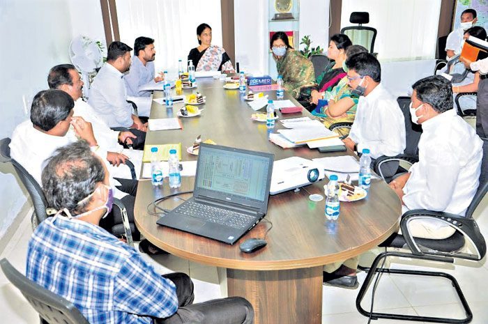 ఆరు నెలల్లో సమీకృత మార్కెట్లు