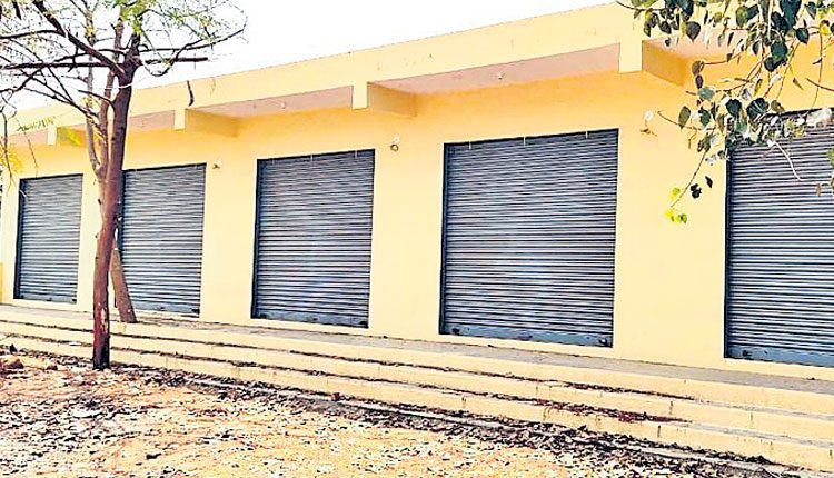 నిర్మించారు.. వినియోగం మరిచారు..