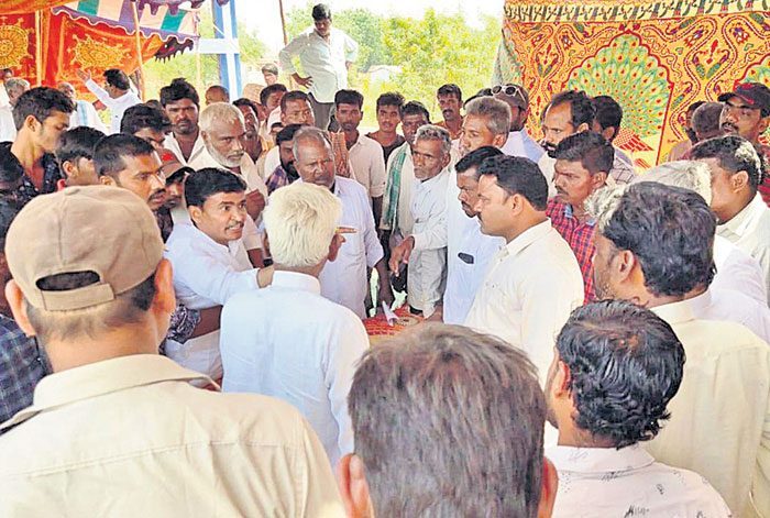 రసాభాసగా పీఏసీఎస్ సర్వసభ్య సమావేశం