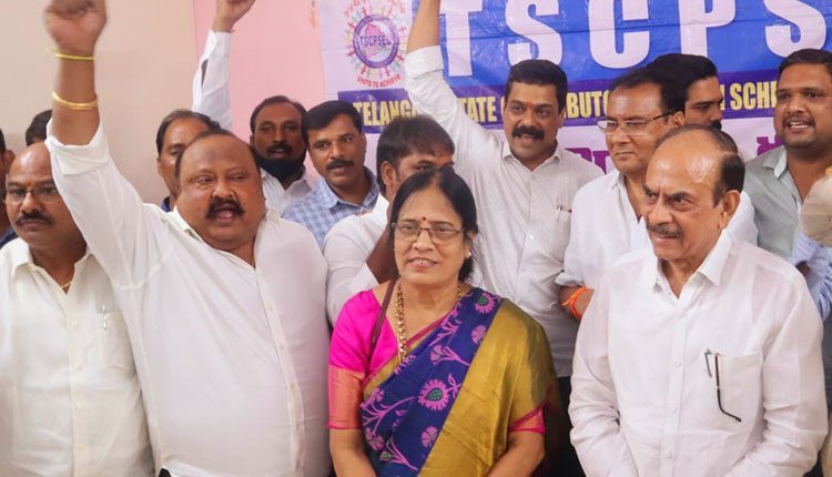 ఉద్యోగులంతా టీఆర్‌ఎస్‌ వైపే