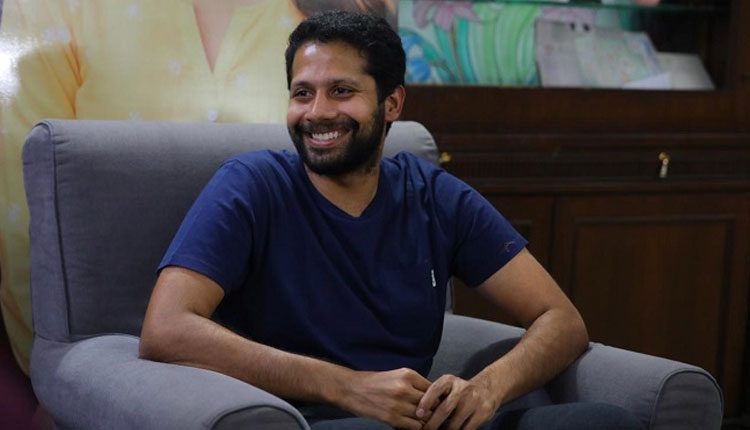 నువ్వే కావాలి కంటే డిఫ‌రెంట్‌గా రంగ్‌దే: వెంకీ అట్లూరి