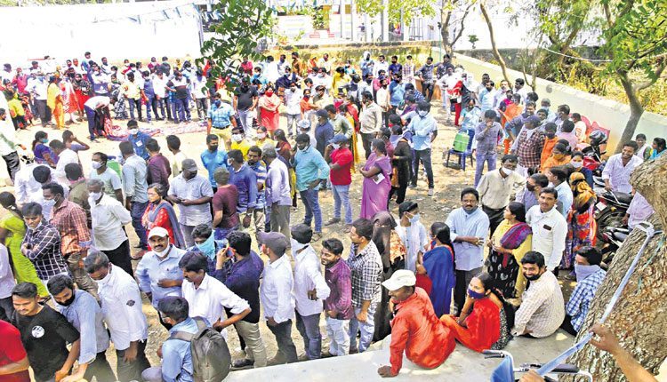 ఓటెత్తిన పట్టభద్రులు