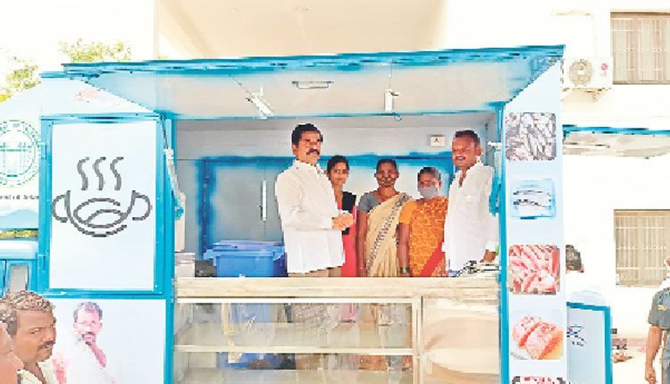 పేట జిల్లాకు రెండు మొబైల్‌ ఫిష్‌ క్యాంటీన్లు