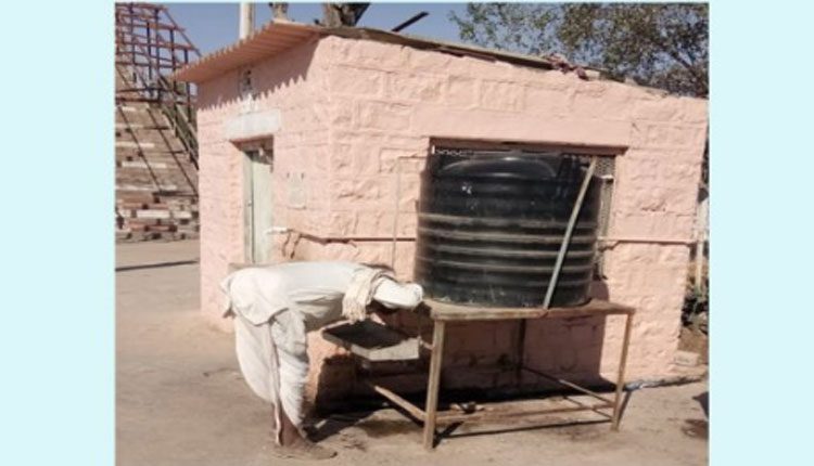 తాగు నీటి ట్యాంక్‌కు టాయిలెట్‌ పైప్‌.. రైల్వేస్టేషన్‌ మాస్టర్‌ సస్పెండ్‌